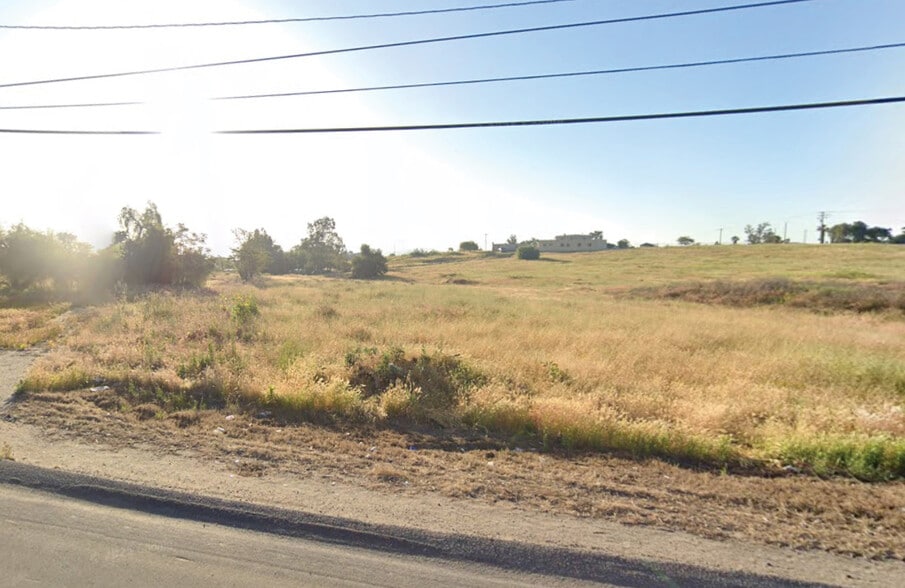 27080 Highway 74, Perris, CA à vendre - Photo du bâtiment - Image 3 de 10