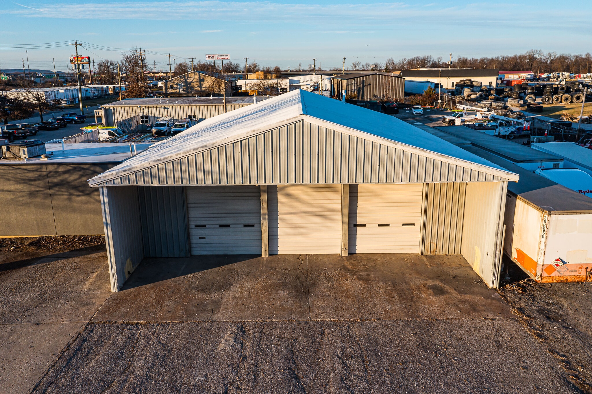 1301 Fabricon Blvd, Jeffersonville, IN à louer Photo principale- Image 1 de 41