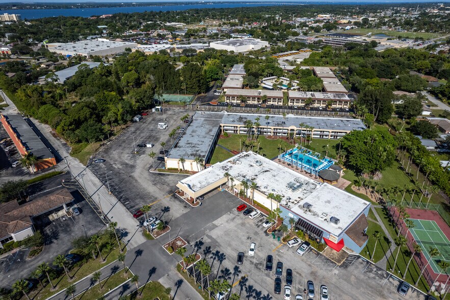 260 E Merritt Island Cswy, Merritt Island, FL for sale - Aerial - Image 1 of 4