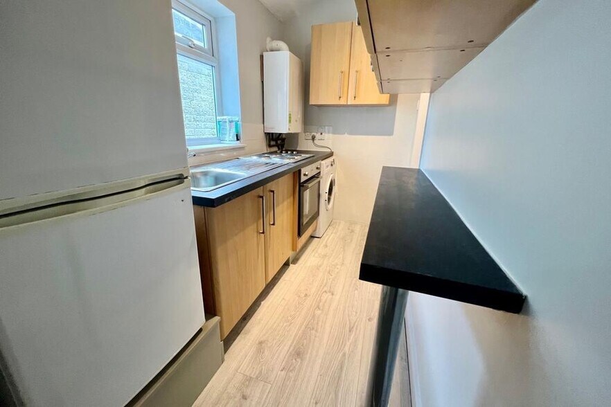 98 Thorpe Lea Rd, Egham à vendre - Photo intérieure - Image 3 de 5