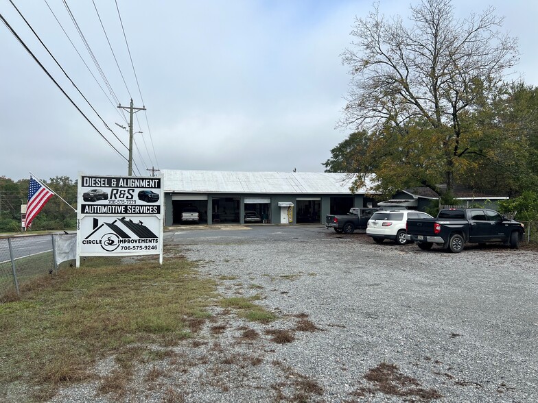 Auto Shop | 1020 N Davis & Bargain Rd portfolio of 3 properties for sale on LoopNet.ca - Primary Photo - Image 1 of 7
