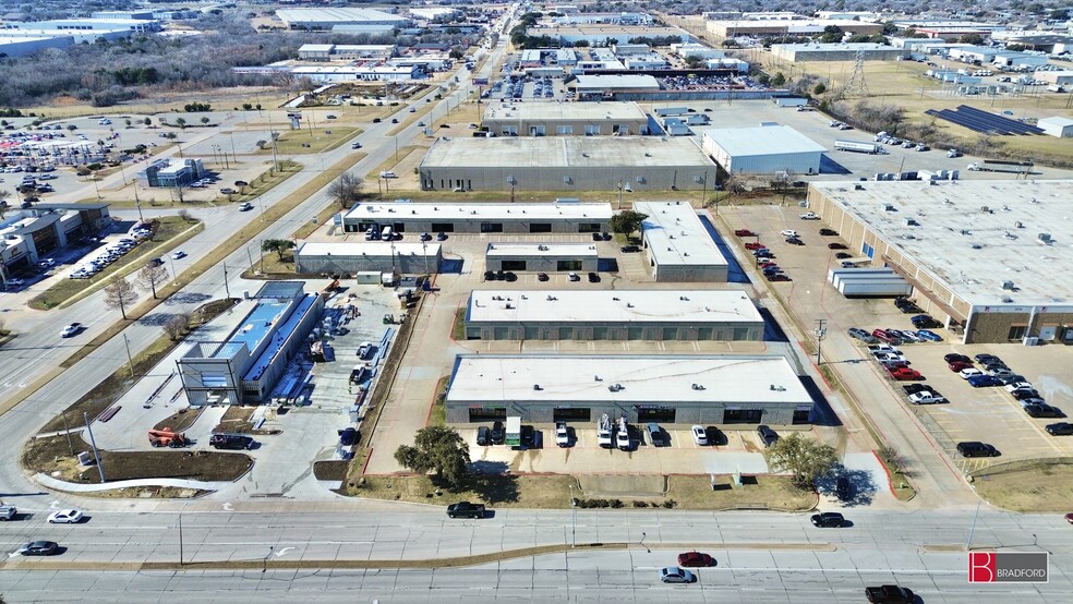 2100 S Great Southwest Pky, Grand Prairie, TX for lease - Building Photo - Image 2 of 8