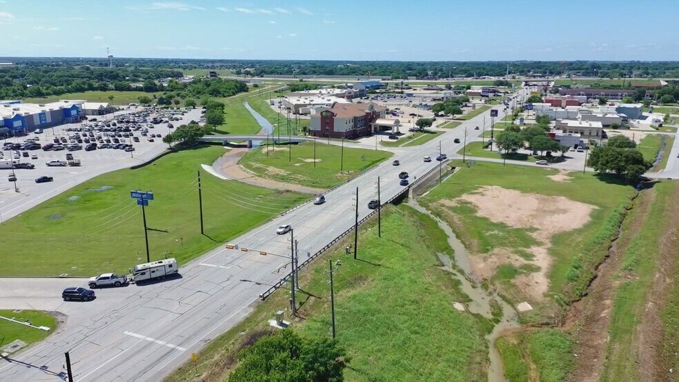 Highway 36 South At Kersten, Sealy, TX à vendre - Vidéo sur l’inscription commerciale - Image 2 de 4