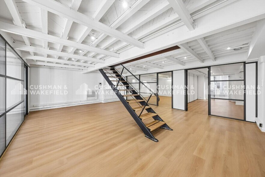 Office in Marseille for lease - Building Photo - Image 1 of 15