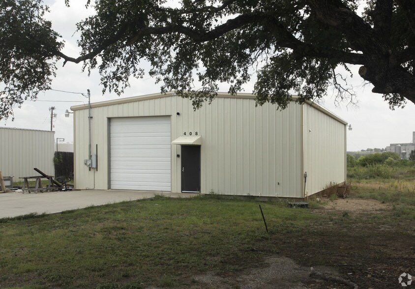 408 E 2nd St, Taylor, TX for lease - Building Photo - Image 3 of 36