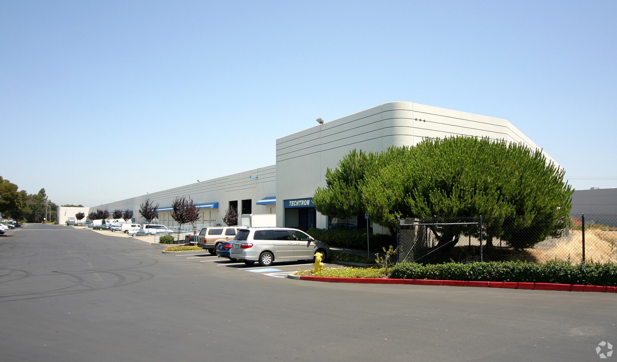 2660-2698 W Winton Ave, Hayward, CA à louer Photo du bâtiment- Image 1 de 6