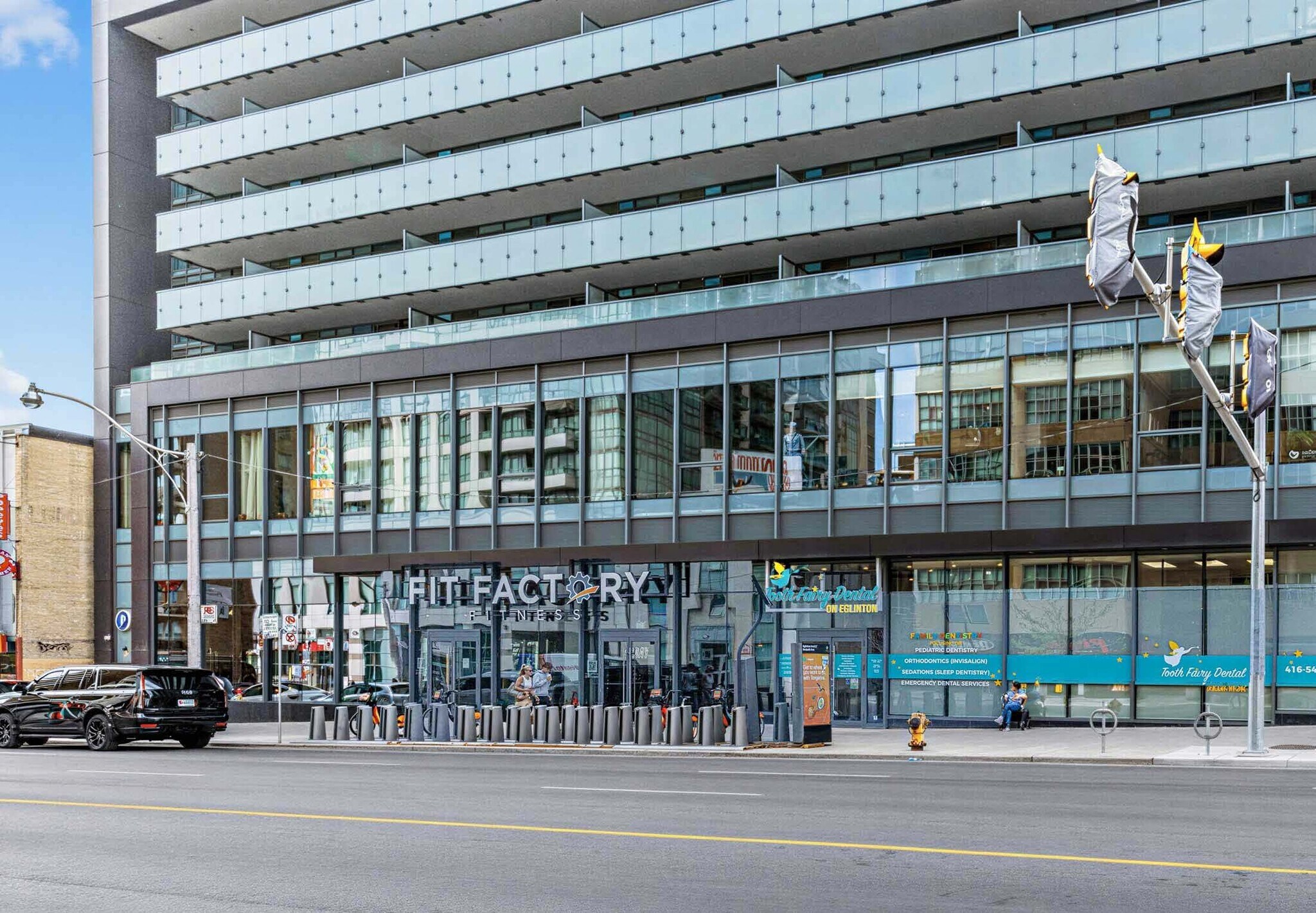 161-163 Eglinton Ave, Toronto, ON à louer Photo du bâtiment- Image 1 de 9