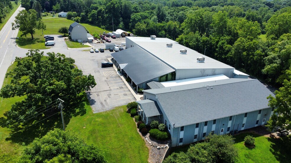1351 N M 43 Hwy, Hastings, MI à vendre - Photo du bâtiment - Image 2 de 15