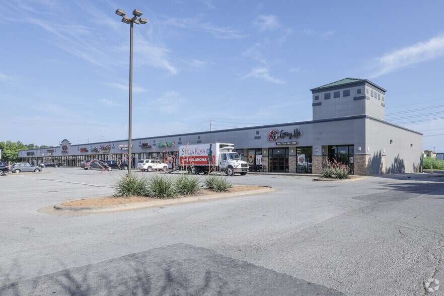 10848 S Memorial Dr, Tulsa, OK à louer - Photo du bâtiment - Image 2 de 12