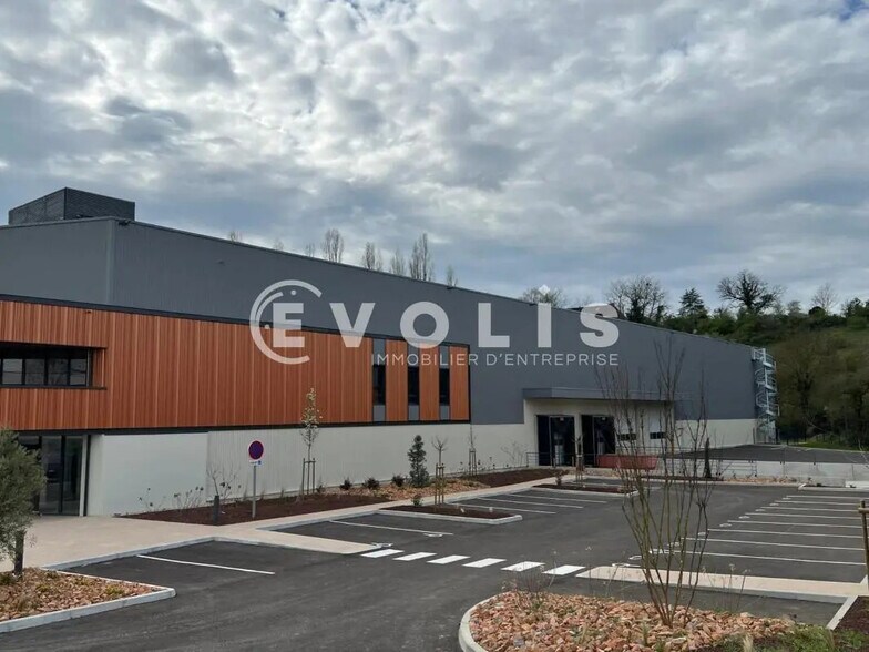 Bureau dans Saint-Laurent-de-Mure à louer - Photo du bâtiment - Image 3 de 3