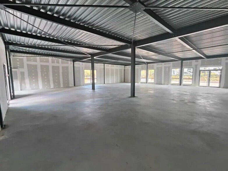 Office in Plaisir for lease - Building Photo - Image 3 of 13