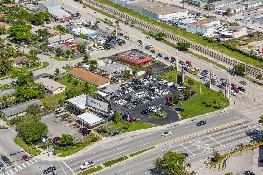 345 E Copans Rd, Pompano Beach, FL à vendre - Photo du bâtiment - Image 2 de 15