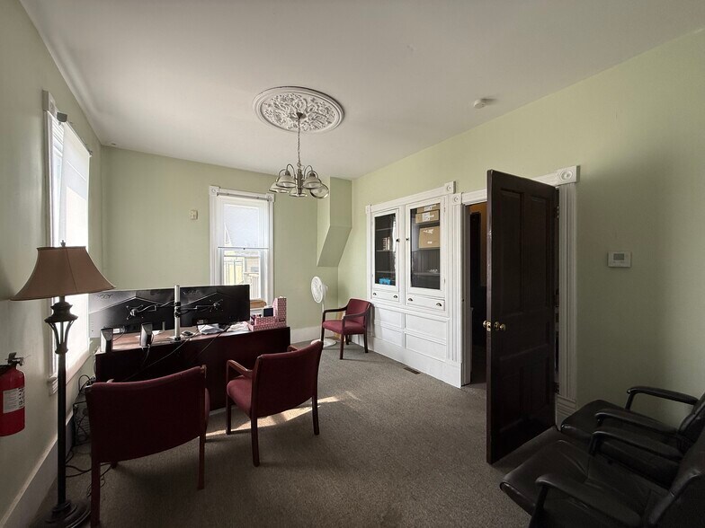 34905 E Michigan Ave, Wayne, MI à vendre - Photo intérieure - Image 3 de 7