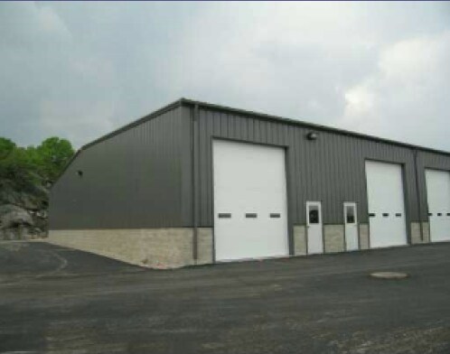 345-355 Compass Cir, North Kingstown, RI à vendre - Photo du bâtiment - Image 2 de 11