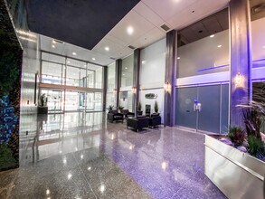 989 Nelson St, Vancouver, BC à louer Photo intérieure- Image 2 de 14