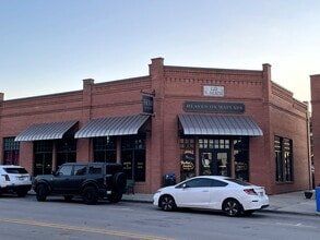 120 S Main St, Grapevine, TX for lease Building Photo- Image 1 of 9