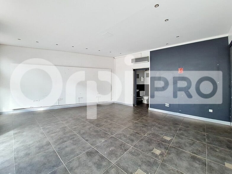Retail in Soissons for lease - Interior Photo - Image 3 of 4