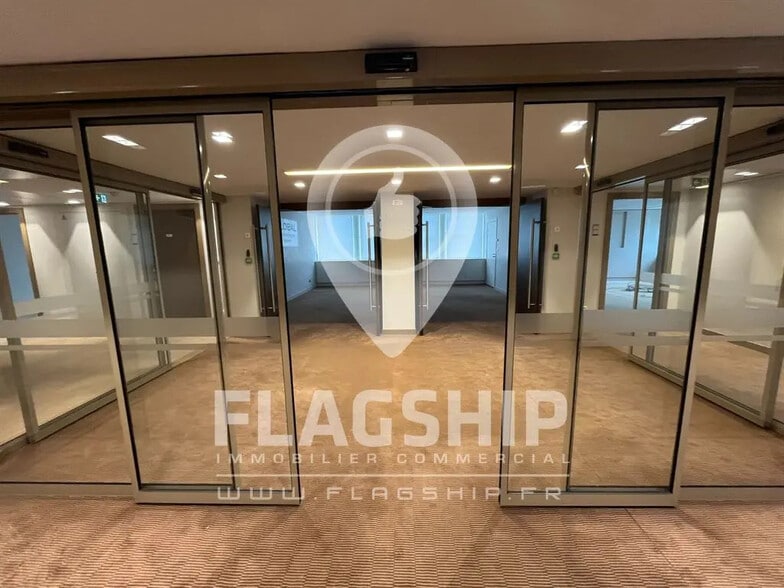 Office in Clichy for sale - Lobby - Image 3 of 8
