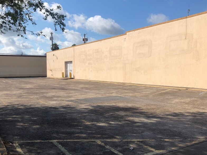 270 N Sam Houston Blvd, San Benito, TX à louer - Photo du bâtiment - Image 2 de 23
