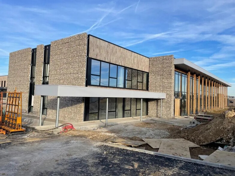 Industriel dans Puiseux-en-France à louer - Photo du bâtiment - Image 3 de 5