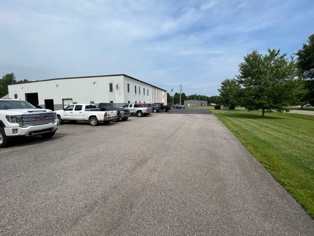737 Eleanor Industrial Park Dr, Eleanor, WV à louer - Photo du bâtiment - Image 3 de 7