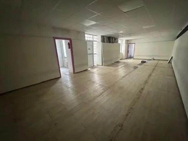 Retail in Levallois-Perret for lease - Building Photo - Image 2 of 7