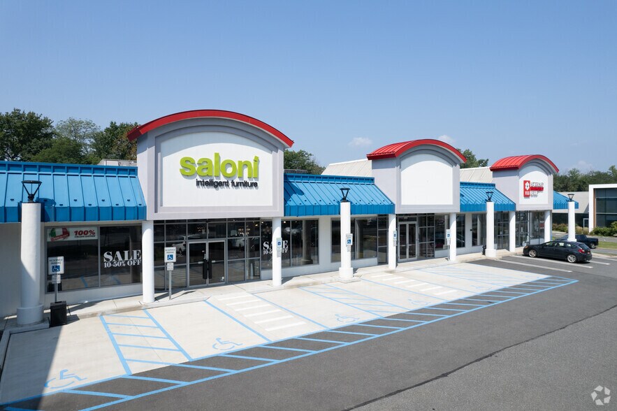 141 Route 17, Paramus, NJ à louer - Photo du bâtiment - Image 2 de 7