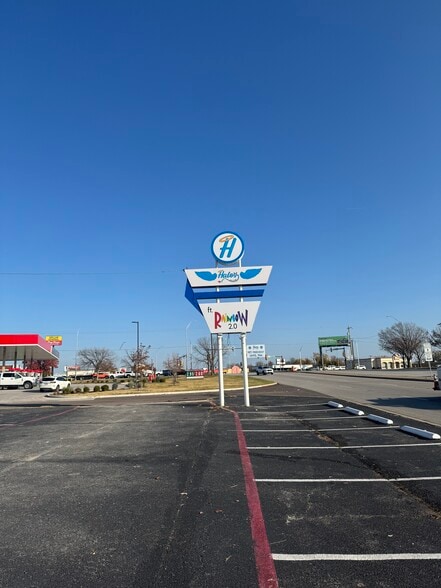 3500 Alta Mere Dr, Fort Worth, TX à louer - Photo du bâtiment - Image 2 de 2