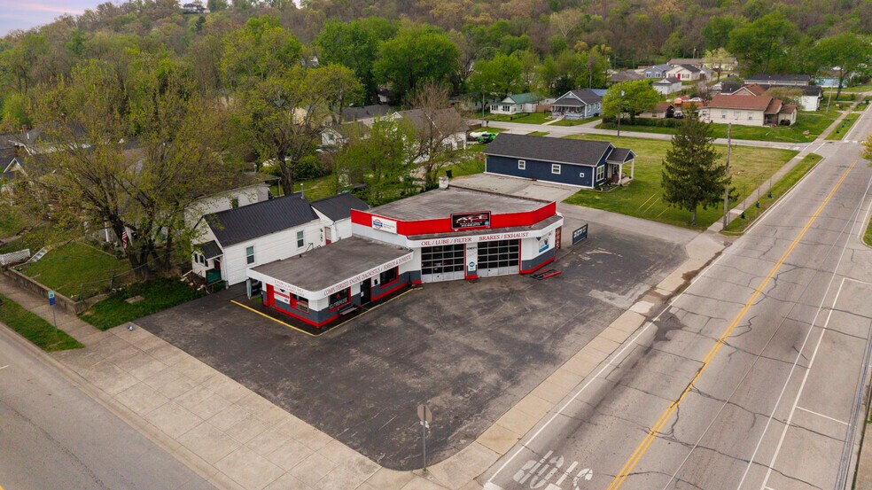 833 W 7th St, New Albany, IN à vendre - Photo du bâtiment - Image 2 de 29