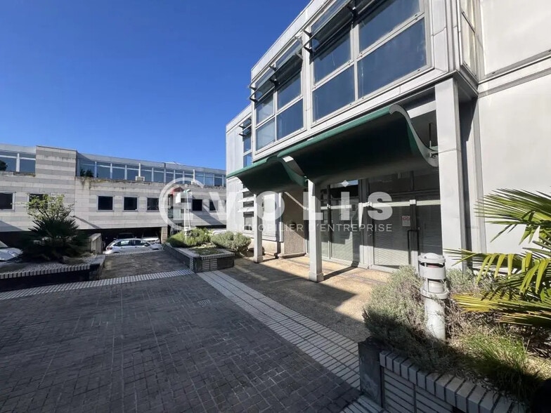 Flex in Sucy-en-Brie for lease - Building Photo - Image 1 of 19
