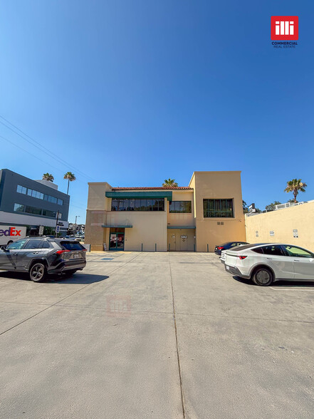16952 Ventura Blvd, Encino, CA for lease - Building Photo - Image 2 of 8