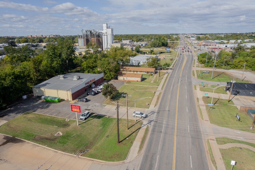 802 S Perkins Rd, Stillwater, OK for lease - Building Photo - Image 2 of 11