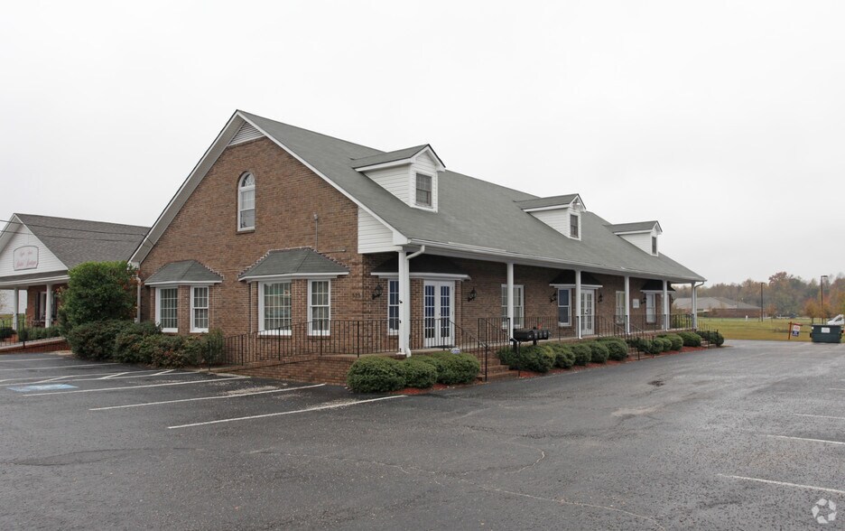 528 Broad St, Sumter, SC à louer - Photo du bâtiment - Image 3 de 3