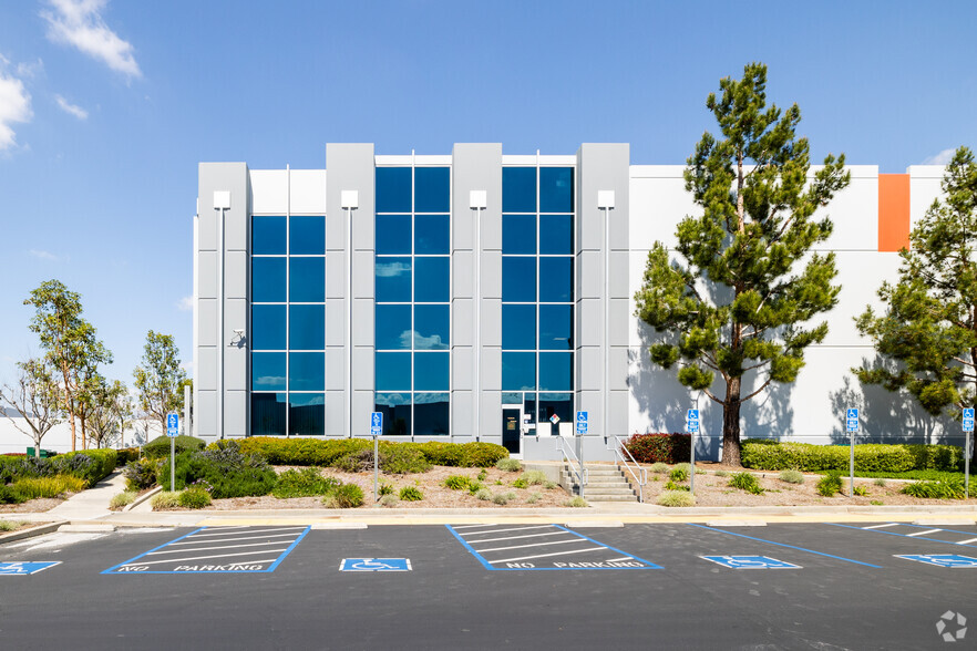 6860 Sycamore Canyon Blvd, Riverside, CA for lease - Building Photo - Image 2 of 7