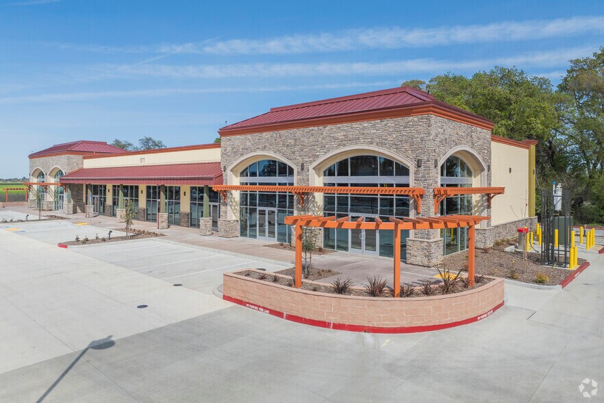 611 Leisure Town Rd, Vacaville, CA à louer - Photo du bâtiment - Image 1 de 12