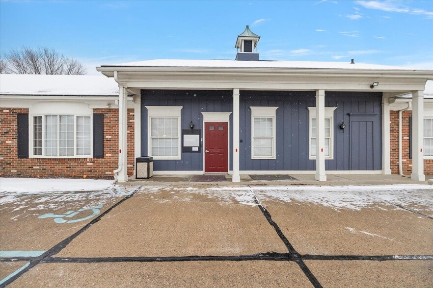 37244 S Groesbeck Hwy, Clinton Township, MI for sale - Building Photo - Image 2 of 18