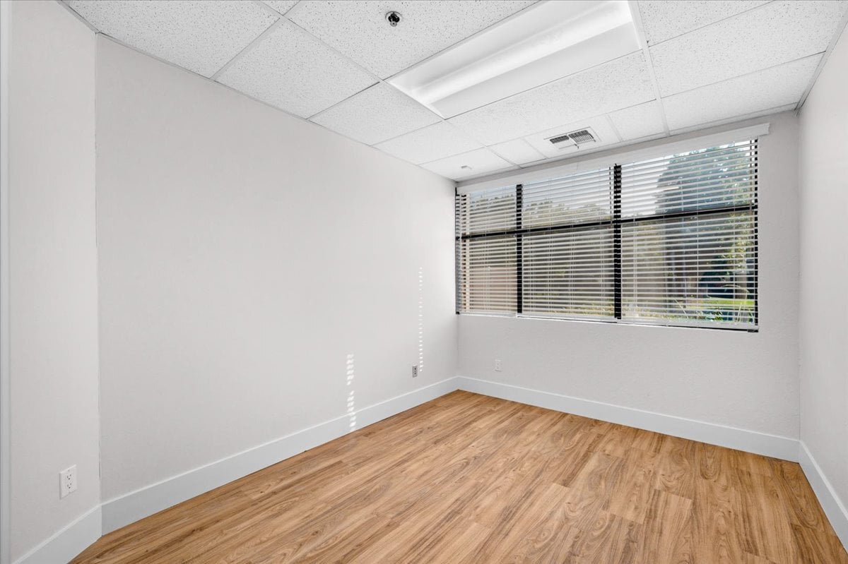 7257 N Maple Ave, Fresno, CA for lease Interior Photo- Image 1 of 1