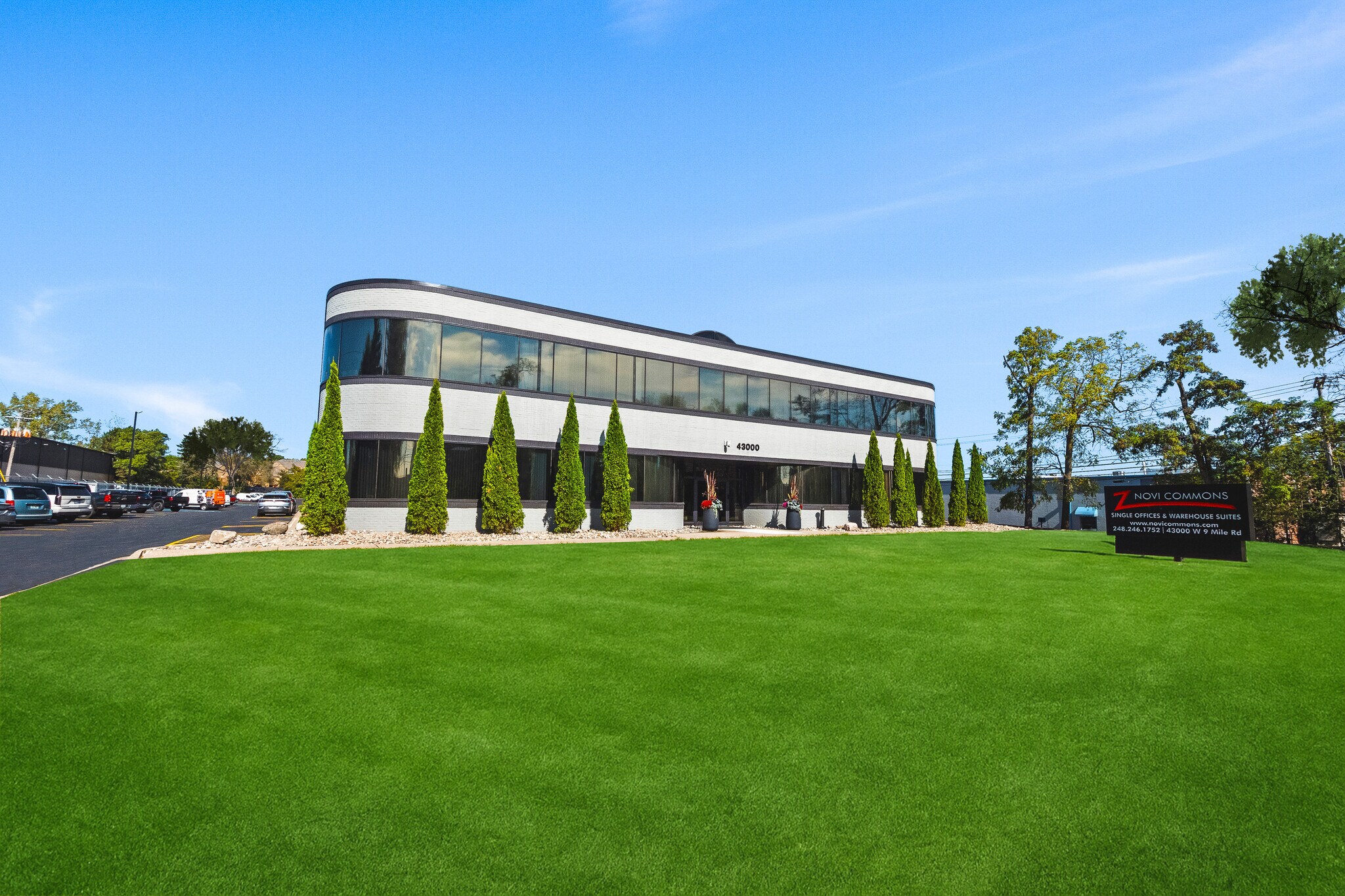 43000 W 9 Mile Rd, Novi, MI à louer Photo principale- Image 1 de 17