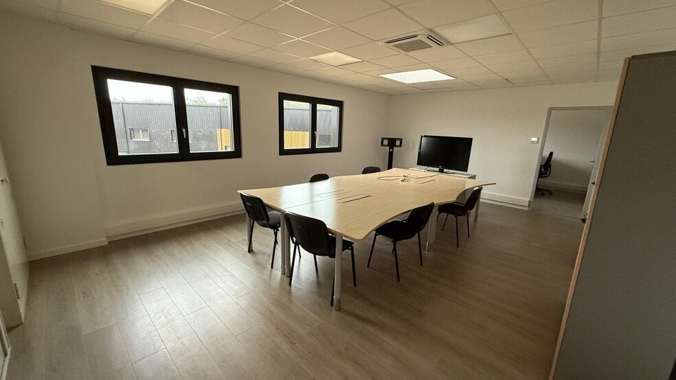 Flex in Toulouse for lease - Building Photo - Image 3 of 11