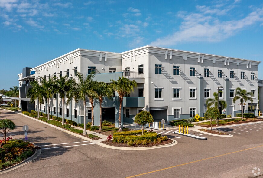 1 ASI Way, Saint Petersburg, FL à louer - Photo du bâtiment - Image 3 de 19