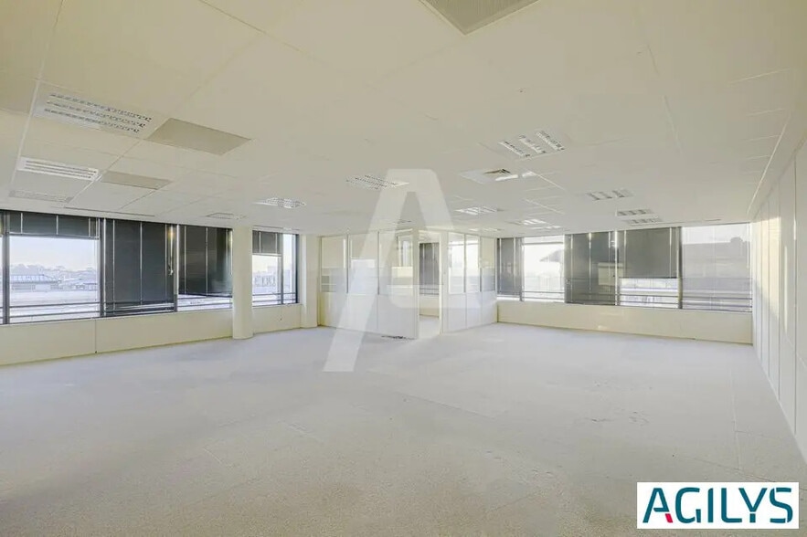 Office in Massy for lease - Building Photo - Image 3 of 16