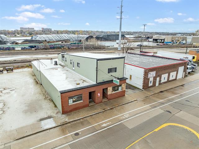 821 S Broadway, Green Bay, WI for sale - Primary Photo - Image 1 of 39