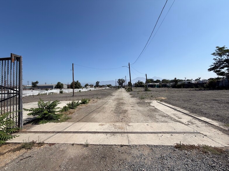 E 9th St, Pomona, CA for lease - Building Photo - Image 2 of 7