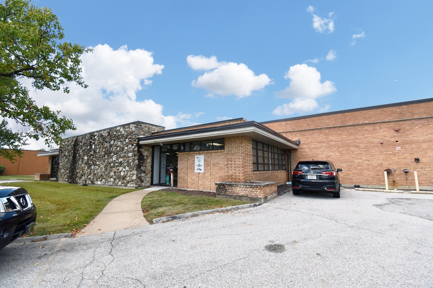 11721-11723 Northline Industrial Blvd, Maryland Heights, MO for lease Building Photo- Image 1 of 4