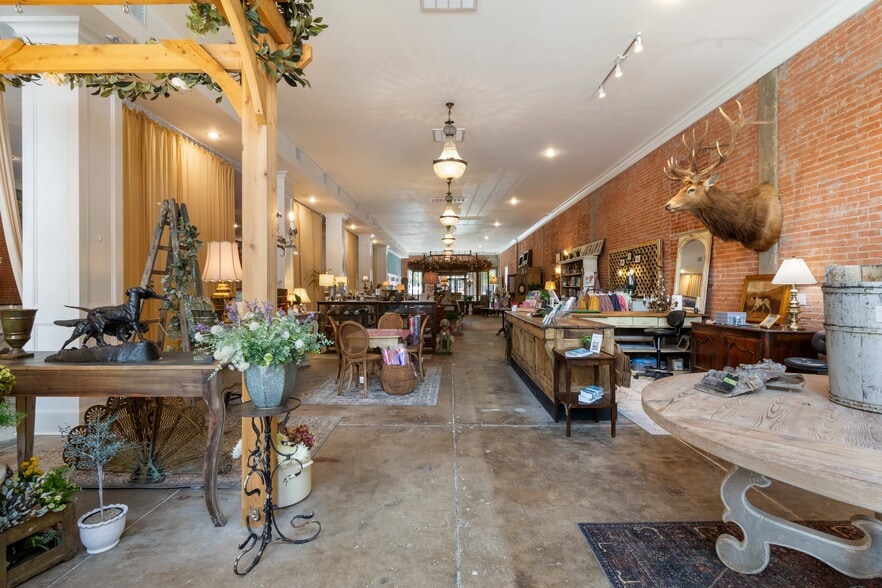205 S Main St, Bryan, TX for lease - Interior Photo - Image 2 of 15