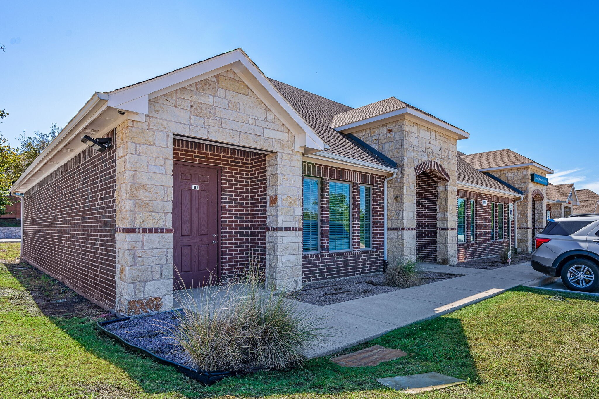 8212 Liberty Grove Rd, Rowlett, TX à vendre Photo du bâtiment- Image 1 de 32