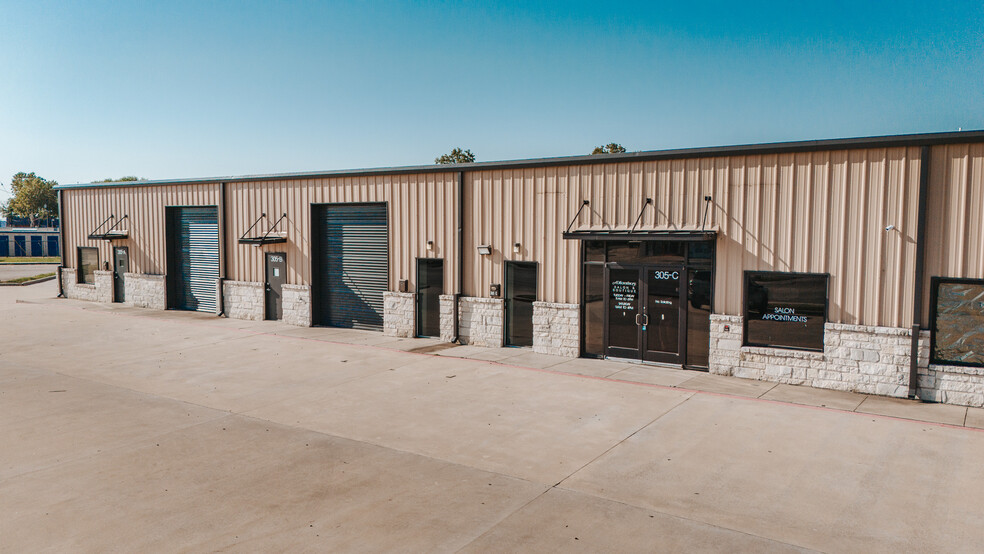 305 Sam Houston Dr, Victoria, TX for lease - Building Photo - Image 1 of 3