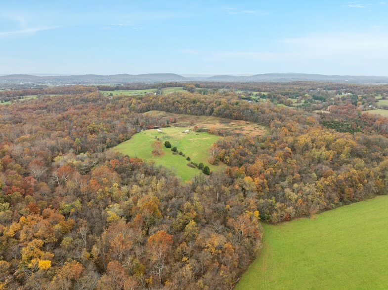 43725 Spinks Ferry Rd, Leesburg, VA à vendre - Photo du bâtiment - Image 2 de 14