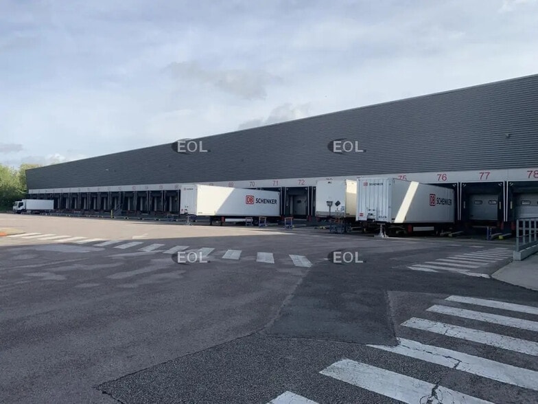 Industrial in Gennevilliers for lease - Building Photo - Image 1 of 7