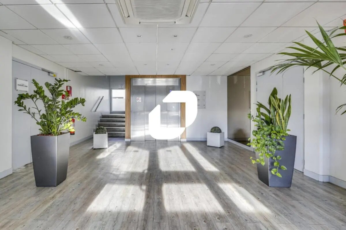 Office in Noisiel for lease Building Photo- Image 1 of 14